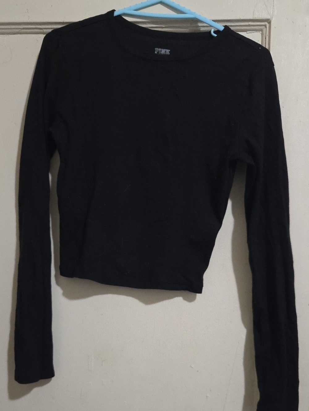 PINK Victoria's Secret Black Long-Sleeve Cropped Tee